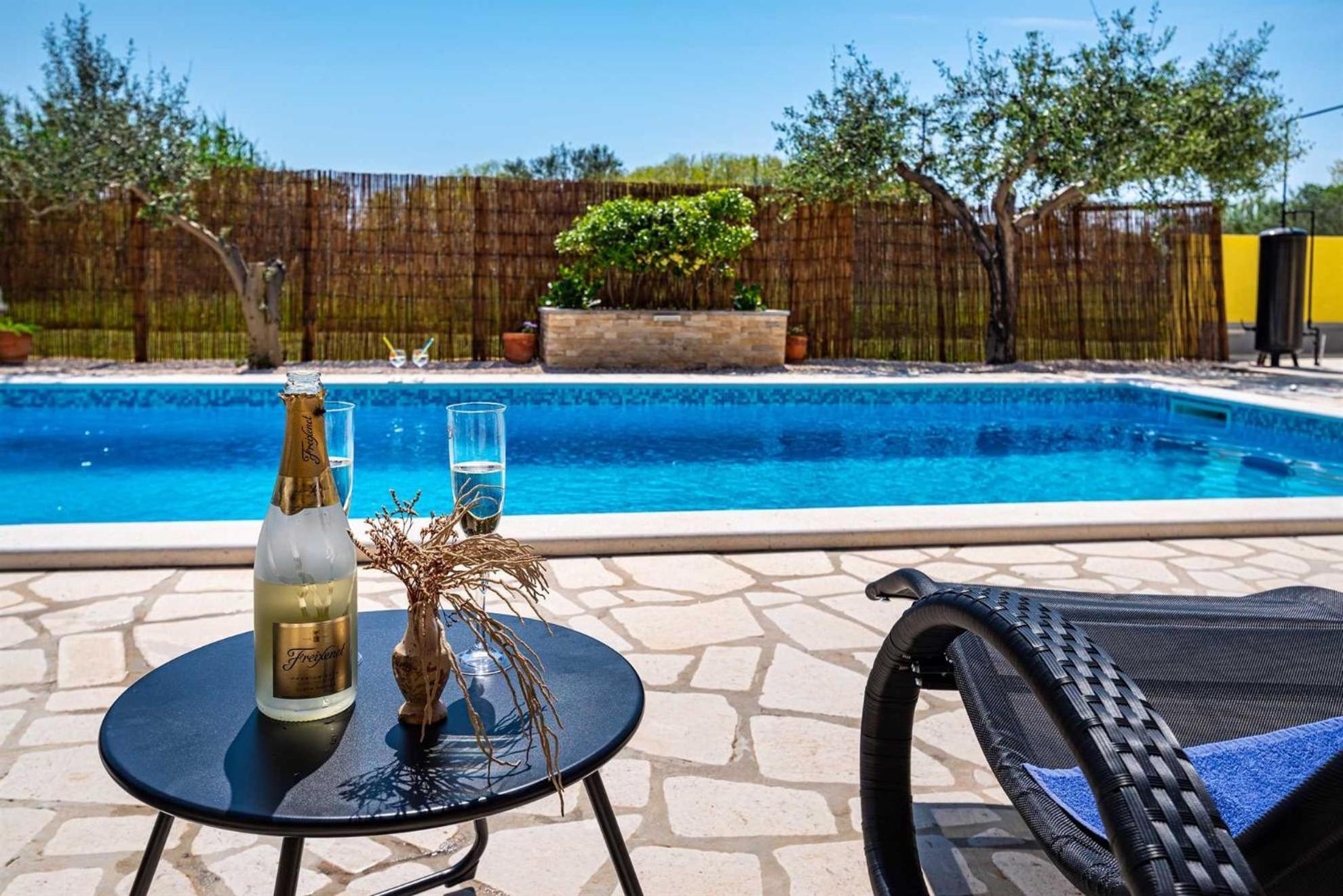 Apartment House Simoni With Pool, Zadar County Privlaka  Exterior foto